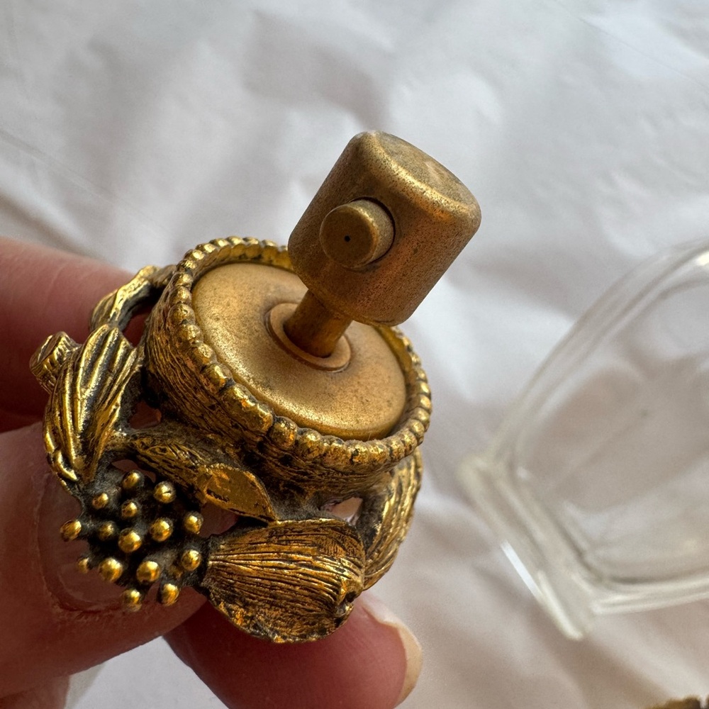 Matson Vintage Refillable Gold and Glass Perfume Atomizer - Picture 4 of 6